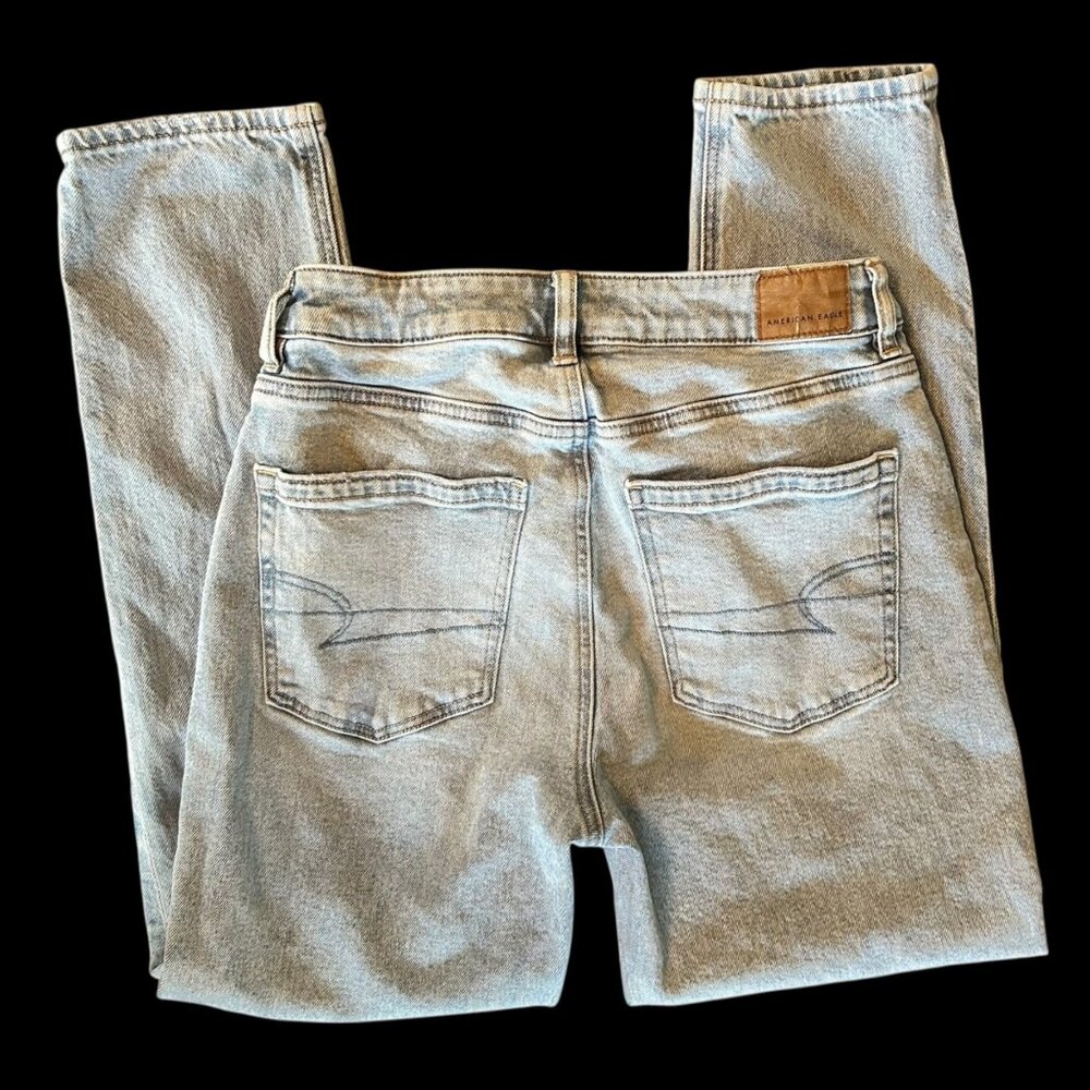 American Eagle Light Wash High Rise Strigid Mom Denim Jean 2S